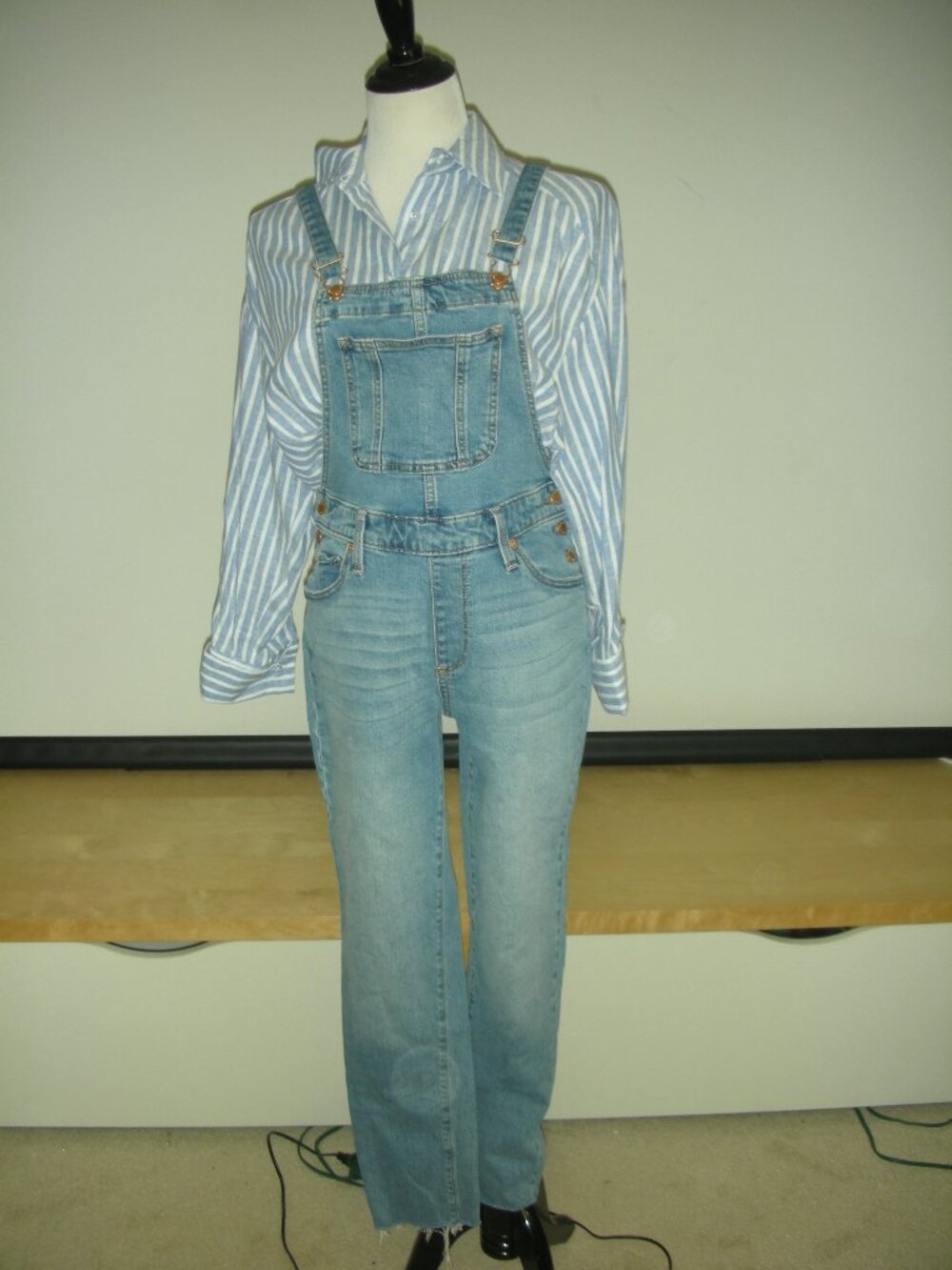 Universal Thread Denim Overalls Size 2/26R Soft Distressed Hem Adjustable Straps